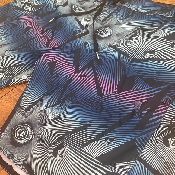 Volcom board shorts - Picture 2 of 5